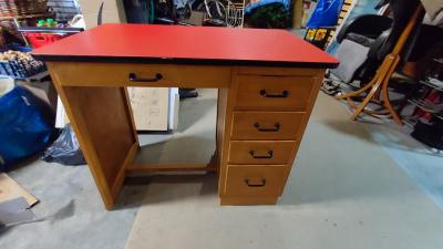bureau enfant   �colier   vintage   tr�s bel �tat en bois- m�tal et Formica�