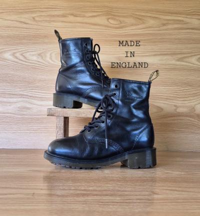 Bottines Dr Martens taille 37 MIE en cuir noires avec un petit talon vintage