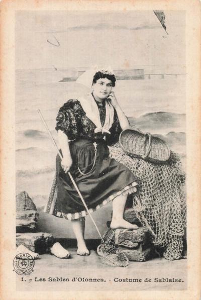 85 LES SABLES D OLONNE COSTUME DE SABLAISE