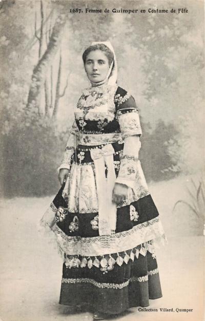 29 QUIMPER FEMME DE QUIMPER EN COSTUME DE FETE