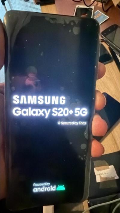Samsung S20 PLUS 5G 3 MODEL 50  Pierce