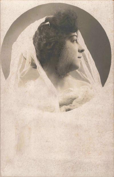 ANCIENNE CPA PHOTOGRAPHIE PORTRAIT DE JOLIE JEUNE FEMME
