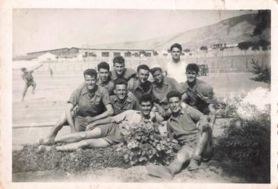 ANCIENNE PHOTOGRAPHIE GROUPE JEUNES HOMMES SPORT  ENTRAINEMENT ATHLETISME