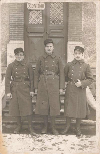 ANCIENNE CPA PHOTOGRAPHIE TRIO DE MILITAIRES 3e DIVISION