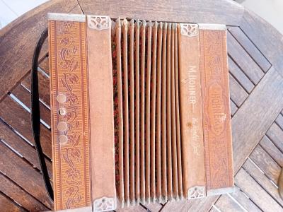Ancien Accord�on Hohner The Worlds Best Marca Registrads