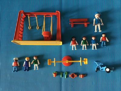 PLAYMOBIL n�3552 et 3308. LOT ENFANTS JEUX JARDIN LOISIR BALANCOIRE.      Lotb1