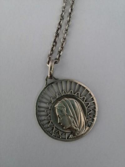 Ancien collier en argent massif Avec Pendentif Sainte Marie