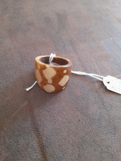 Bague Fantaisie style ethnique   Bague en Bois Marron clair Vernis � Motifs