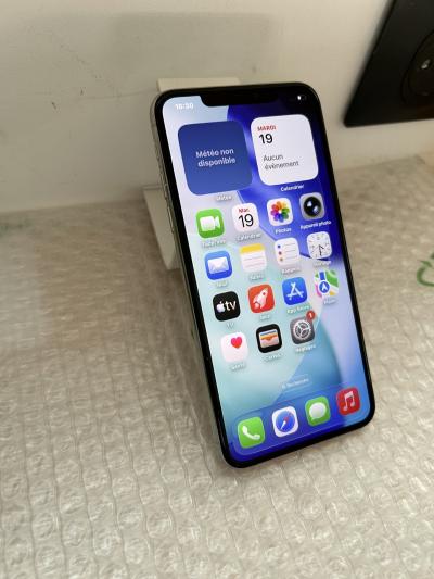 Apple iPhone 11 Pro Max   64 Go   Blanc   D�bloqu�   Batterie 100%   Bon �tat