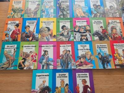 Edition Safari signe de piste. Lot de 24 livres anciens