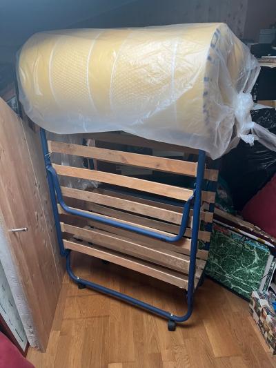 lit d'appoint pliant metalique sommier � lattes et matelas mousse sans housse
