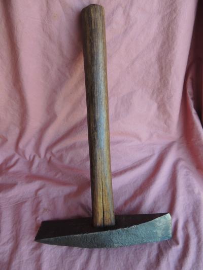 outil ancien old tool tailleur de pierre Marteau