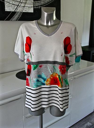 Pretty Floral T Shirt Large Loose DESIGUAL Size S Excellent Condition