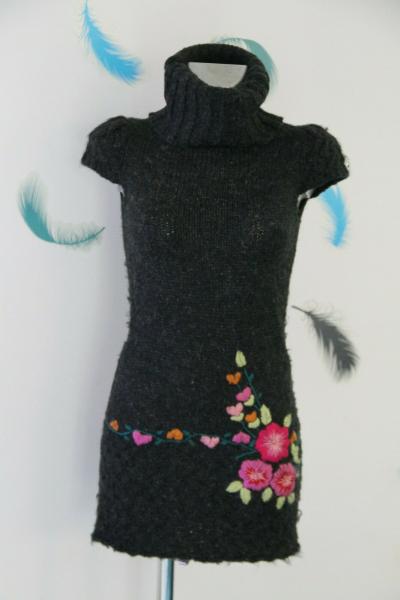 Bella Maglia Corto Ricamata In Lana DESIGUAL Taglia 36 Fr In Perfette Condizioni