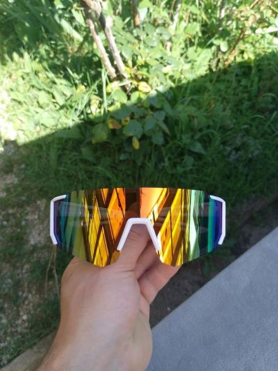 Paire de lunettes outdoor style sport en excellent �tat, parfaite NEUF