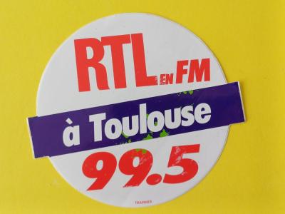 Autocollant vintage Radio RTL en FM � Toulouse 99.5 (12,5x11,5 cm)