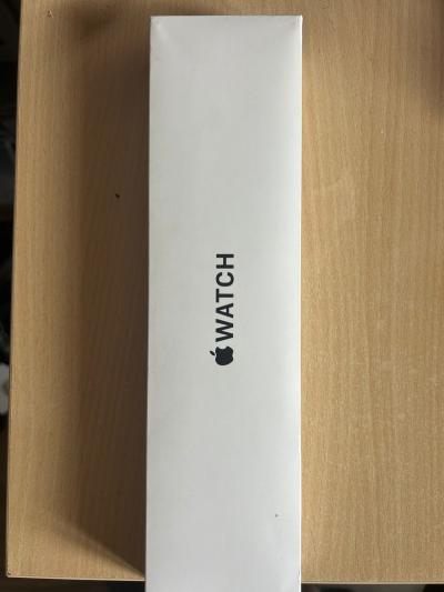 Apple Watch SE 40mm GPS Space Gray Aluminium Black Sport Band 100% Battery Box