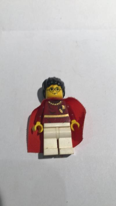 LEGO  Harry Potter   Dark Red Quidditch Uniform with Red Cape hp019