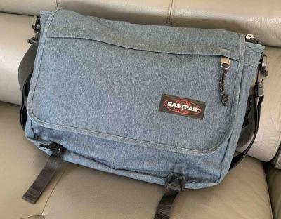 SAC BANDOULIERE EASTPAK DELEGATE