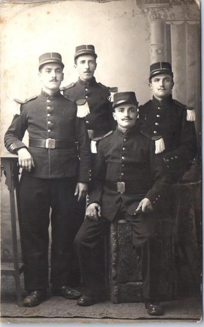 MILITARIA   CARTE PHOTO   4 militaires, 25e section d'infanterie