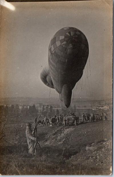 MILITARIA 14-18   CARTE PHOTO   mise en place d'un ballon en meuse