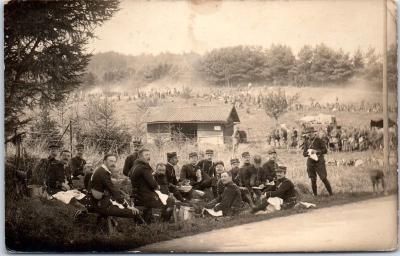 MILITARIA 1914 1918   CARTE PHOTO   soldats en man uvres.