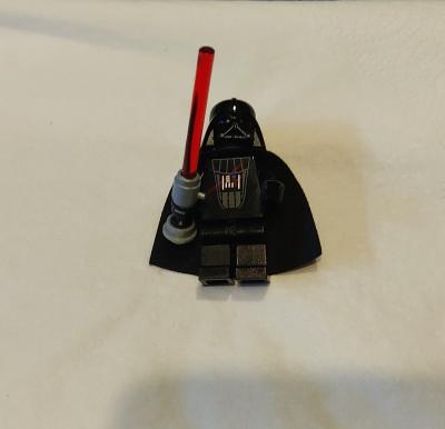LEGO Star Wars Dark Vador avec sabre laser lumineux set 7263