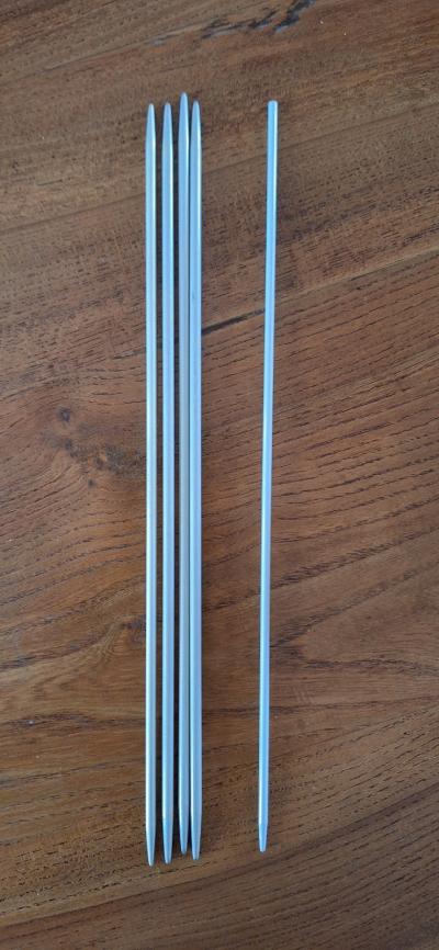 Lot de grandes aiguilles � tricoter : 2 paires   1