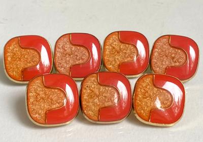 Lot de 7 boutons 17 x 17 mm   Plastique orange et dor� vintage ann�es 80