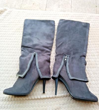 Paire de bottes  femme POTI PATI � talons 12 cm  daim occasion  taille 40