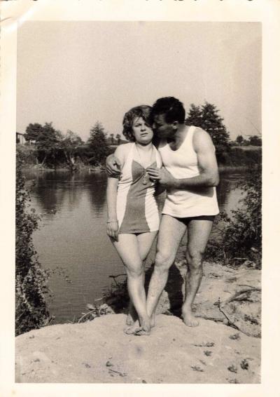 ANCIENNE PHOTOGRAPHIE COUPLE AU BORD DE L'EAU