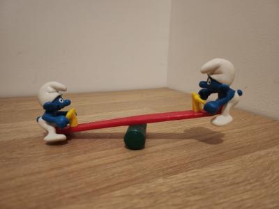 Lot de 2 Figurines Schtroumpfs sur Balan�oire Tape Cul,Schleich Peyo