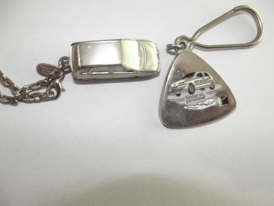 2 DIFFERENTS PORTE CLEFS RENAULT NEUF PAS COURANT