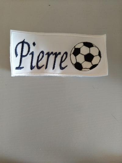 Patch personnalis�  avec le ballon  de foot brod� � coudre customis�