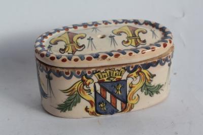Coffret distributeur de fils de fa�ence Rouen et Blois avec motif fleur de lys pour...