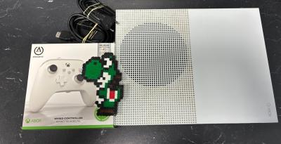 Console Xbox One S 500 GO    1 Manette    C�bles   Occasion