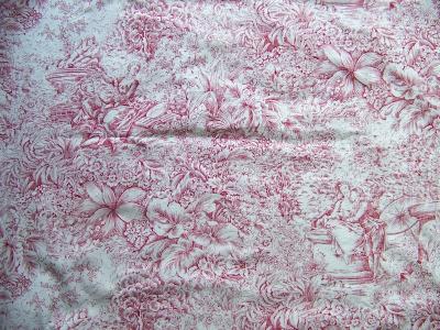 COUPON DE TISSU  DIFFERENTS MOTIFS ROUGES FOND BLANC    120 cm x 200 cm   J 38-2