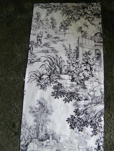 COUPON DE TISSU  JOUY DIFFERENT MOTIF NOIR FOND BLANC    30 cm x 330 cm   J 35-1