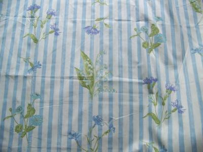 COUPON DE TISSU RAYURES FLEURIES ET BLEU  180 cm x 95 cm    TIS 137