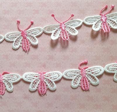 Papillons roses et blancs en polyester, par 15, de 5,50 cm de largeur, mariage.