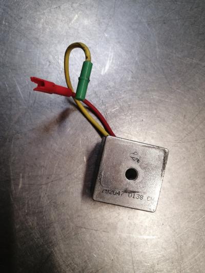 R�gulateur de charge (ORIGINE) moteur Briggs et Stratton. R�f�rence : 792047