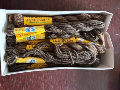 Laine de 14 echevettes Colbert DMC pour Canevas 10 gris Thym et 4 gris centaure