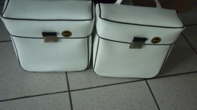 PAIRE DE SACOCHES BLANCHE -  VELO OU MOBYLETTE