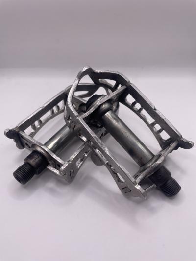 Paire de p�dales - bike pedals   MAILLARD