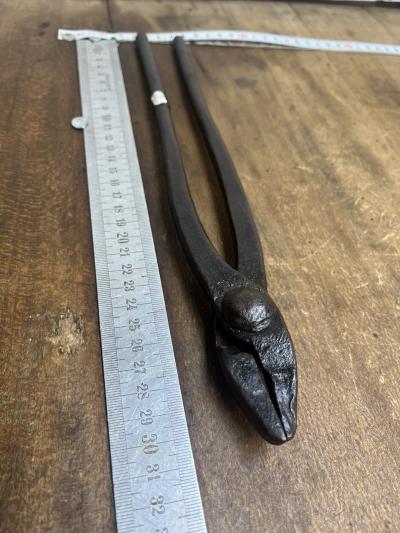outil ancien fer forg� pince de forge old tool Forgeron Chaudronnier R�f 26-2897