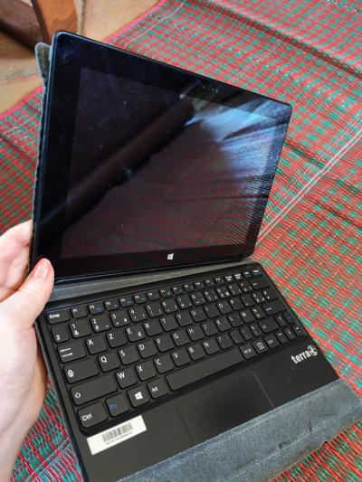 Tablette Windows Terra PAD 1061 pour pi�ces HS