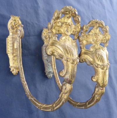 2 embrasses rideaux anciennes d�coration laiton dor� ajour� HT 17,5 cm