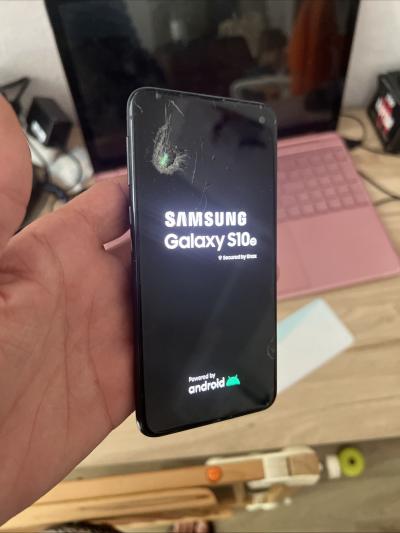 Samsung S10e