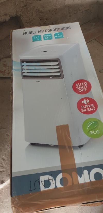 CLIMATISEUR MOBILE ETAT NEUF ACHETE 320 EUROS SERVI QUELQUES HEURES