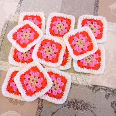 Lot de 12 carr�s granny rose et blanc,